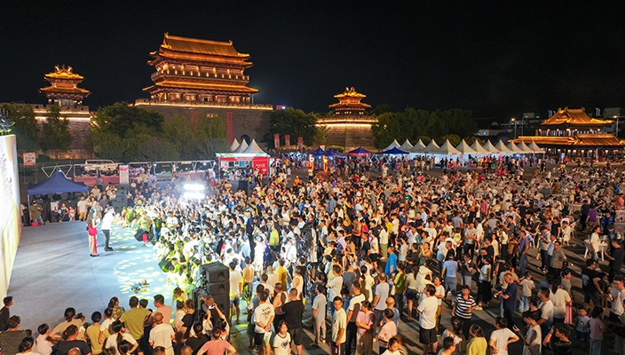 “夜經(jīng)濟”點燃煙火氣，市民樂享“文旅盛宴”